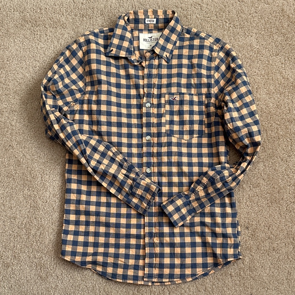Hollister Men's Casual Blue and Tan Plaid Shirt